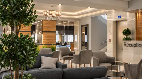Nest Hotel Lobi